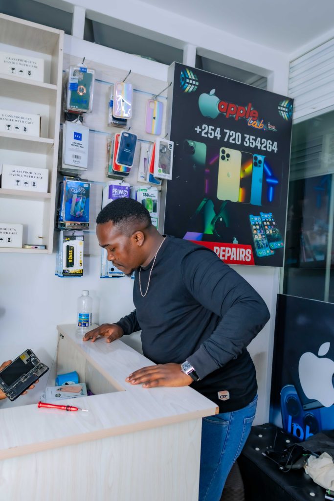 Apple Lab Kenya, Iphone repair shop in Nairobi, Kenya 200