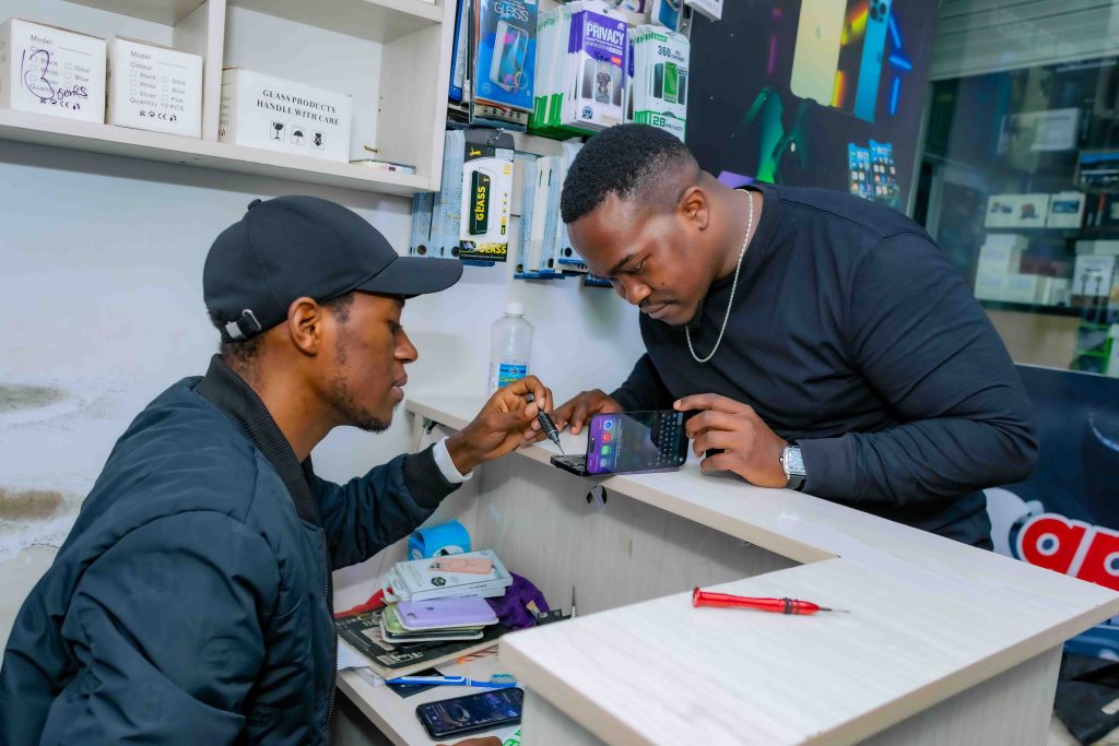 Apple Lab Kenya, Iphone repair shop in Nairobi, Kenya 206